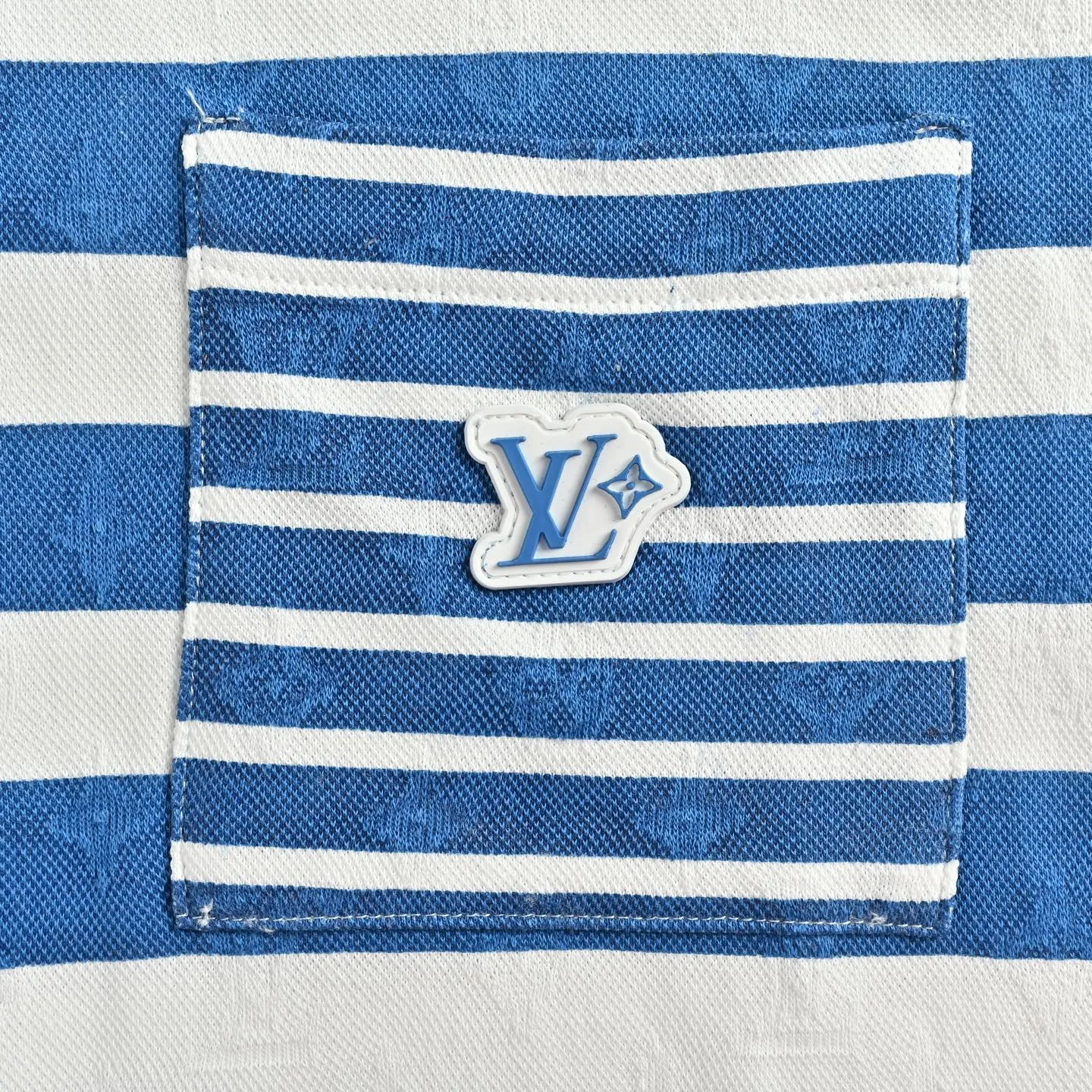 Louis Vuitton/Louis Vuitton 25Blue letter logo printed short-sleeved Louis Vuitton/Louis Vuitton blue striped polo Polo short-sleeved